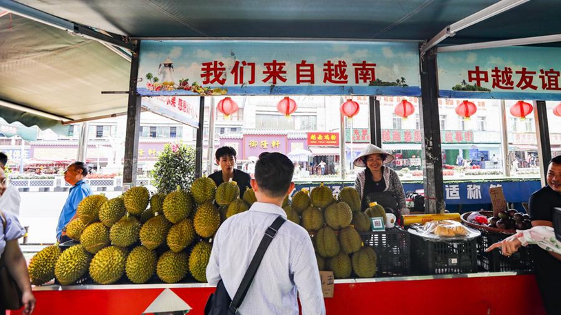 他不仅意味